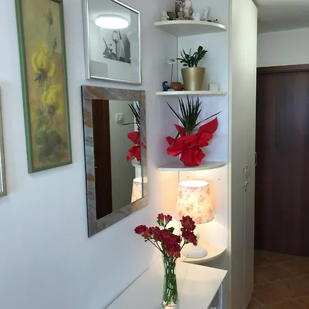 Walk Apartment *